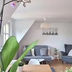 2 Room Apt At It-District Neustadt & Free Parking